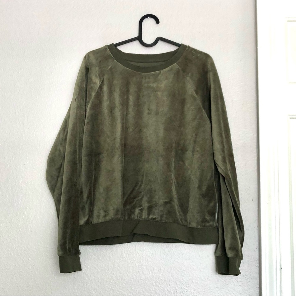 NWOT GAP Olive Velvet Women's Crew Neck Sweater